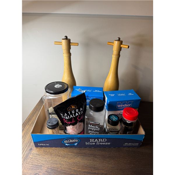 Spices and salt and pepper mills