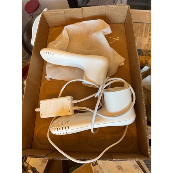 Electric shoe dryer