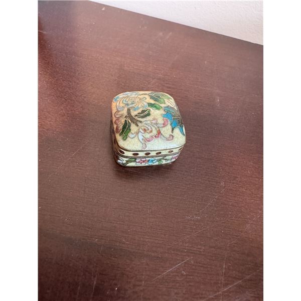 vintage or antique cloisonné trinket box, likely of Chinese or Japanese origin.