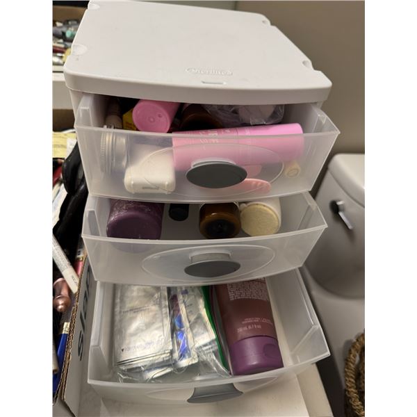 Storage drawers with Bath & beauty items