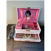 Image 1 : Musical vintage jewelry box and contents