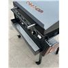 Image 7 : 36" Blackstone Griddle with Hood / Folding Shelves & Cover - see all photos