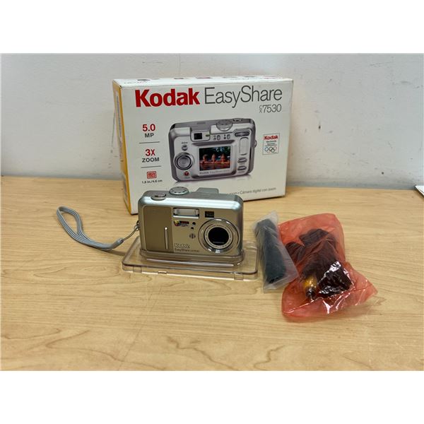 Kodak Easy Share Digital Camera CX5730 5.0 Megapixel With Box & Extras