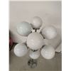 Image 8 : Mid Century Glass Globe Chrome Sputnik Floor Lamp