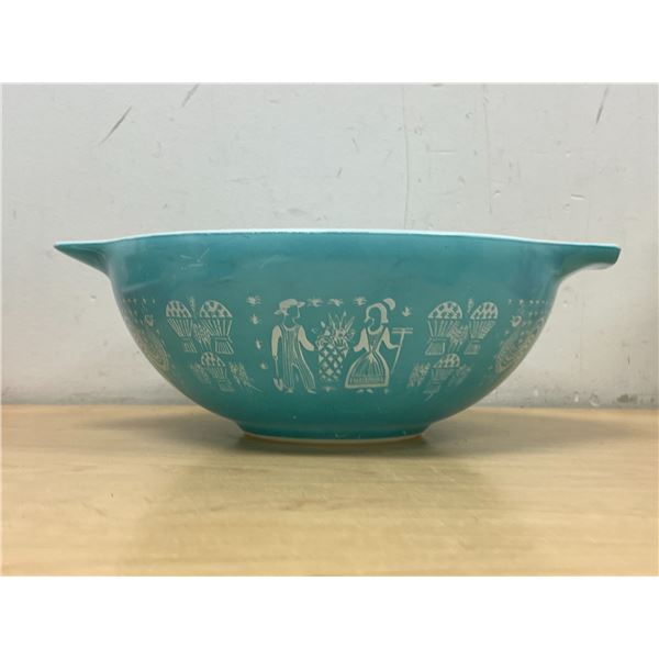 4 Quart Amish / Butterprint mixing Bowl - shows use - see photos