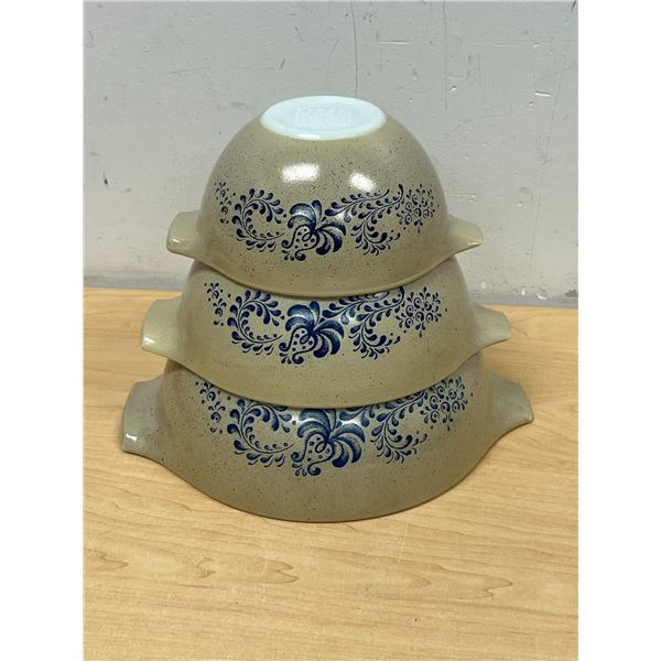 3 Pyrex Homestead Cinderella Nesting Mixing Bowls - Largest 2.5L