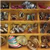 Image 4 : Beautiful Vintage MELE Jewellery box containing 40 pairs of pierced earrings