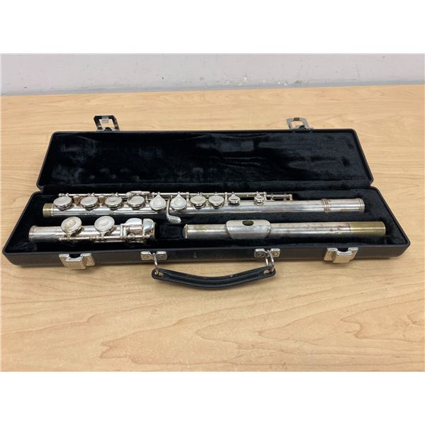 Gemeinhardt Flute with Hard Case 2SP - see all photos