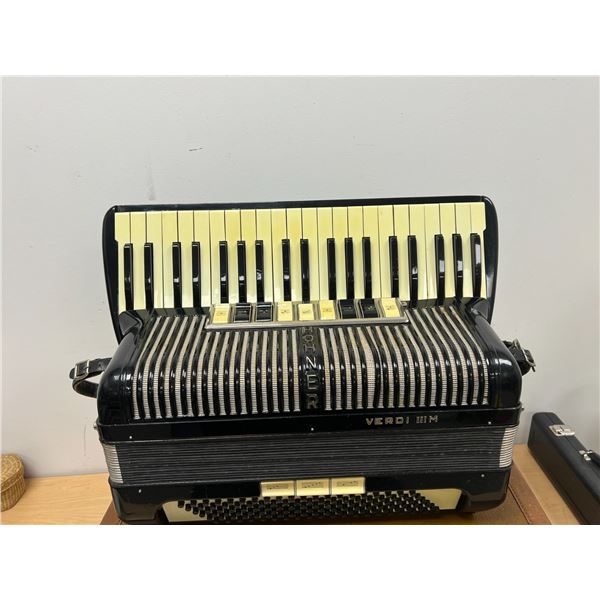 Hohner Verdi IIIM Accordion with Case - not tested, see all photos