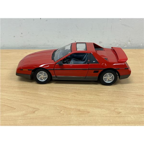 Road Signature 1985 Fiero GT Diecast Car 1/18 9"