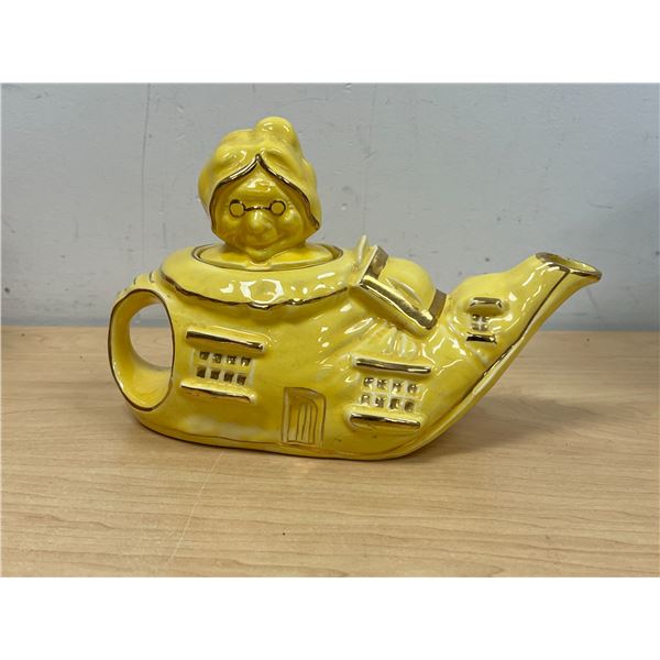Lingard England Old Woman who Lived in A shoe Teapot 9"W