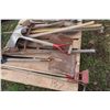 Image 2 : 12 X Hand Yard Tools - Hoes/shovels/pick and More