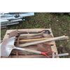 Image 5 : 12 X Hand Yard Tools - Hoes/shovels/pick and More