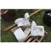 Image 1 : 2 X New American Standard Toilets