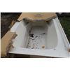 Image 2 : New White 60" Bath Tub (damaged on Top Corner)