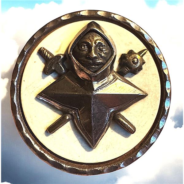 A division one pictorial steel cup button