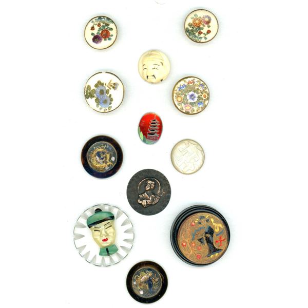 A small card of division 1 assorted material buttons
