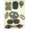 Image 1 : A small card of division one and three buckles.