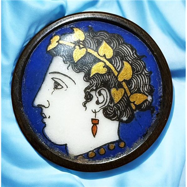 A division one porcelain in metal button