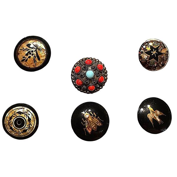 A small card of Division 1 mostly watch crystal buttons