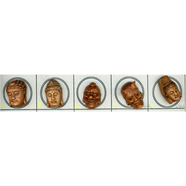 A partial card of division three Boxwood buttons