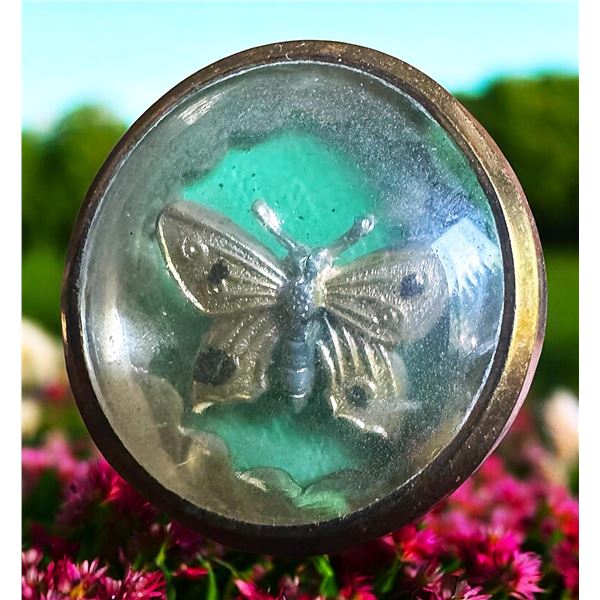 A rare moveable division one stud button