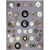 Image 7 : A box lot of assorted shell carded buttons