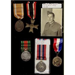 Militaria, lot of 5 WORLD WAR II Medals. Canada; 1939-45 and Defence Medal Stuart Baker RCAF pilot, 