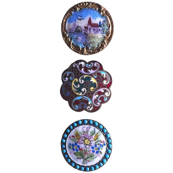 A small card of division enamel buttons
