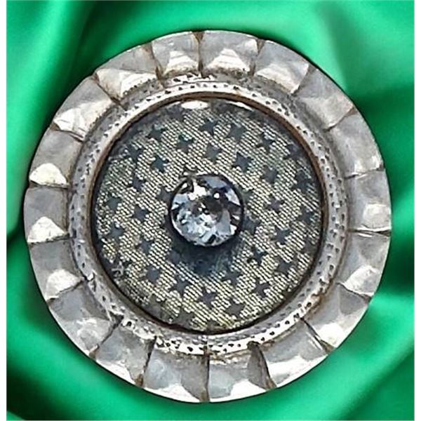 A division one glass in pearl button
