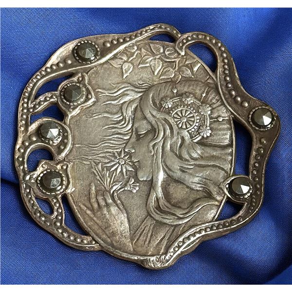 A division one pictorial silver button