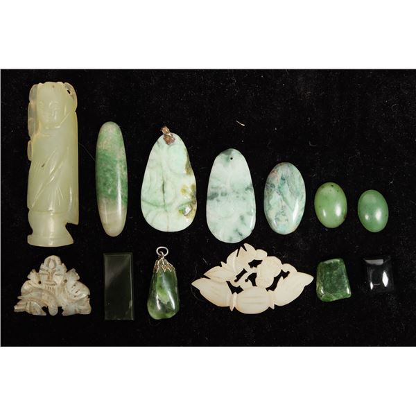 Jade Cabochons / Amulets (14) [205067]