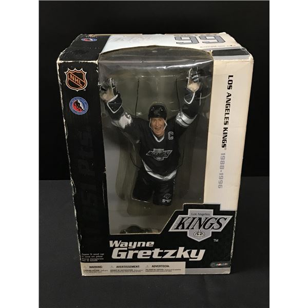 WAYNE GRETZKY LOS ANGELES KINGS MCFARLANE STATUE IN BOX