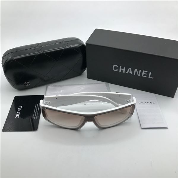 BRAND NEW SUNGLASSES WITH BOX AND ACCESSORIES