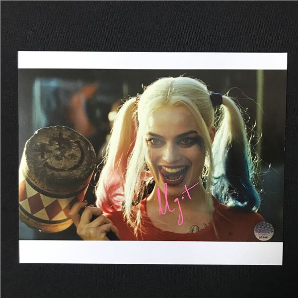 MARGOT ROBBIE SIGNED HARLEY QUINN 8X10 - KB COA