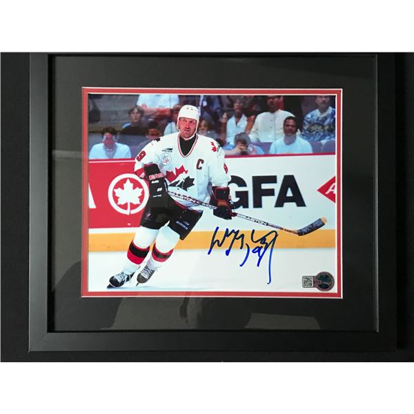 WAYNE GRETZKY SIGNED AND FRAMED 8X10 - WWOC COA