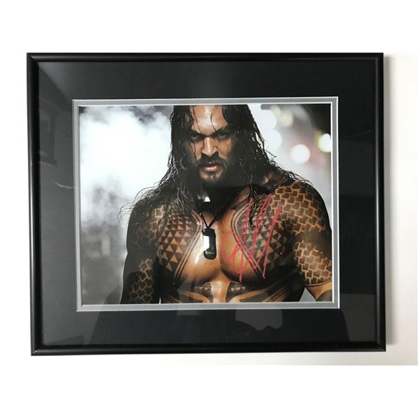 JASON MAMOA SIGNED AND FRAMED AQUAMAN PICTURE - KB COA