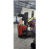 Image 1 : RAYMOND Pallet Forklift