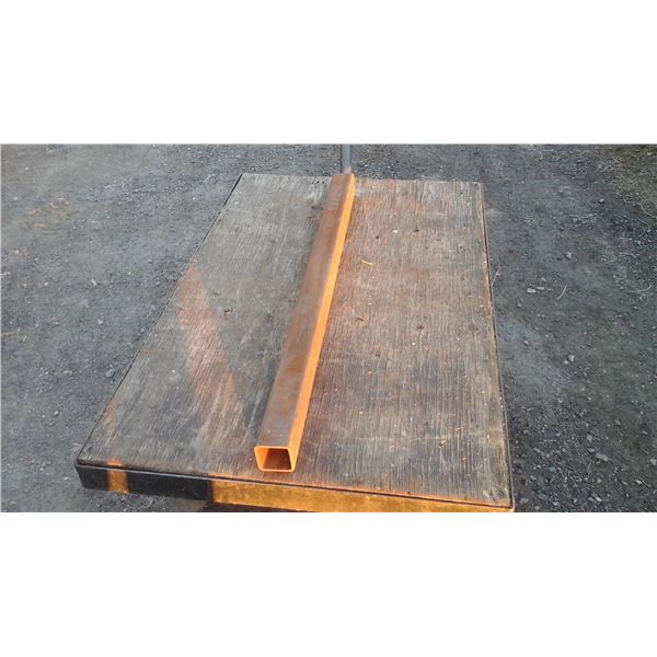 Tube carré 2 1/2" × 3/16" × 111"