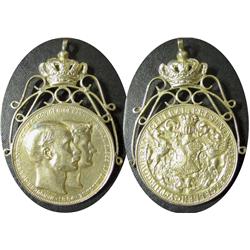 Medal, Replica 14kt Gold Governor General's Medal.  Weighs 84,6 grams.  Should be viewed.