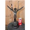 Image 2 : "Eagle of the Sioux" Lawrence Heyda BRONZE Sculpture on a Wood Base