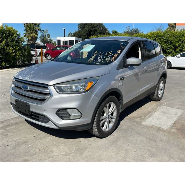 FORD  ESCAPE 2017 O/S TITLE-SMOG 2 DAYS