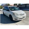 Image 2 : TOYT SIENNA 2008 SALV T/DONATION