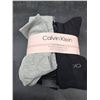 Image 2 : Calvin Klein Gender-Neutral Crew Socks Set in Gray and Black