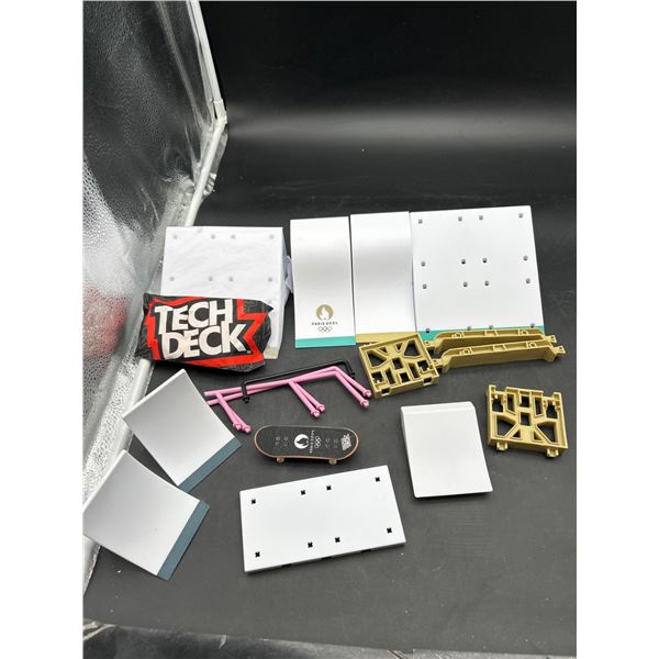 Tech Deck Fingerboard Skatepark Set with Components and Accessories
