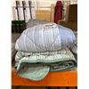 Image 2 : LOT OF 2 Queen/Double Sized Quilted Bed Covers