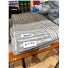 Image 2 : 6×9 Rug with Striped Pattern in Gray and White
