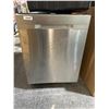 Image 1 : Samsung Dishwasher DW80R5060SR/AA With Stainless Steel Exterior
