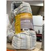 Image 2 : Simmons King Down Alternative Blanket in Gray Plaid Design