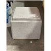 Image 2 : Thomasville Small Fabric Storage Ottoman